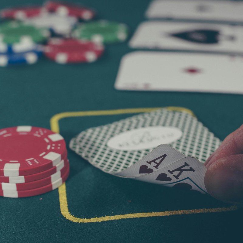 Échecs ou Poker : Quel est le véritable roi des jeux de stratégie?